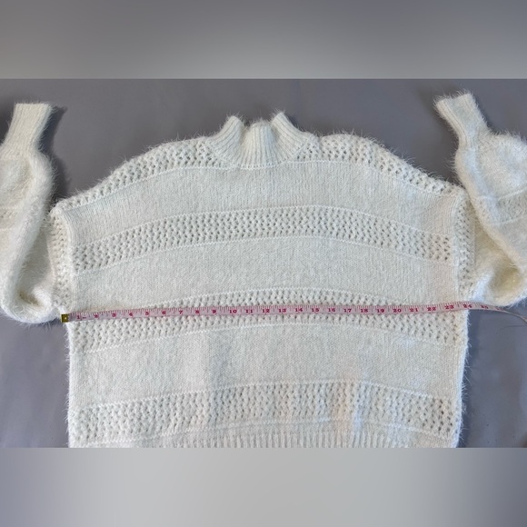 Forever 21 Fuzzy Contrast Panel Mock Neck Sweater Cream‎ Sz Large NWOT - Picture 5 of 13